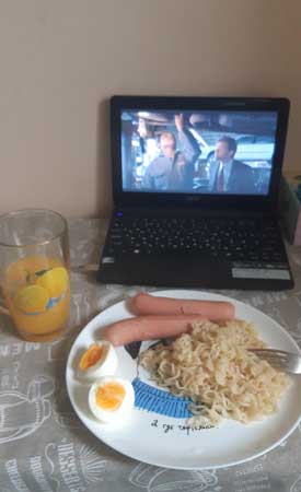 Смотрю не только во время работы