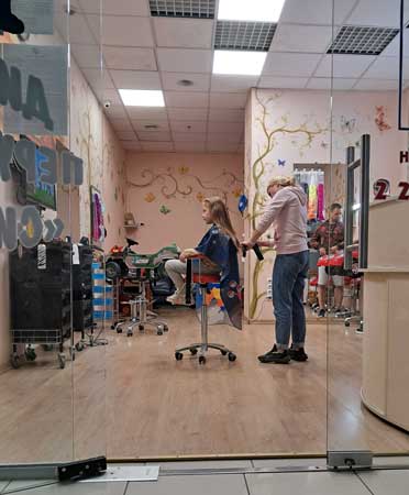 Впервые у парикмахера 