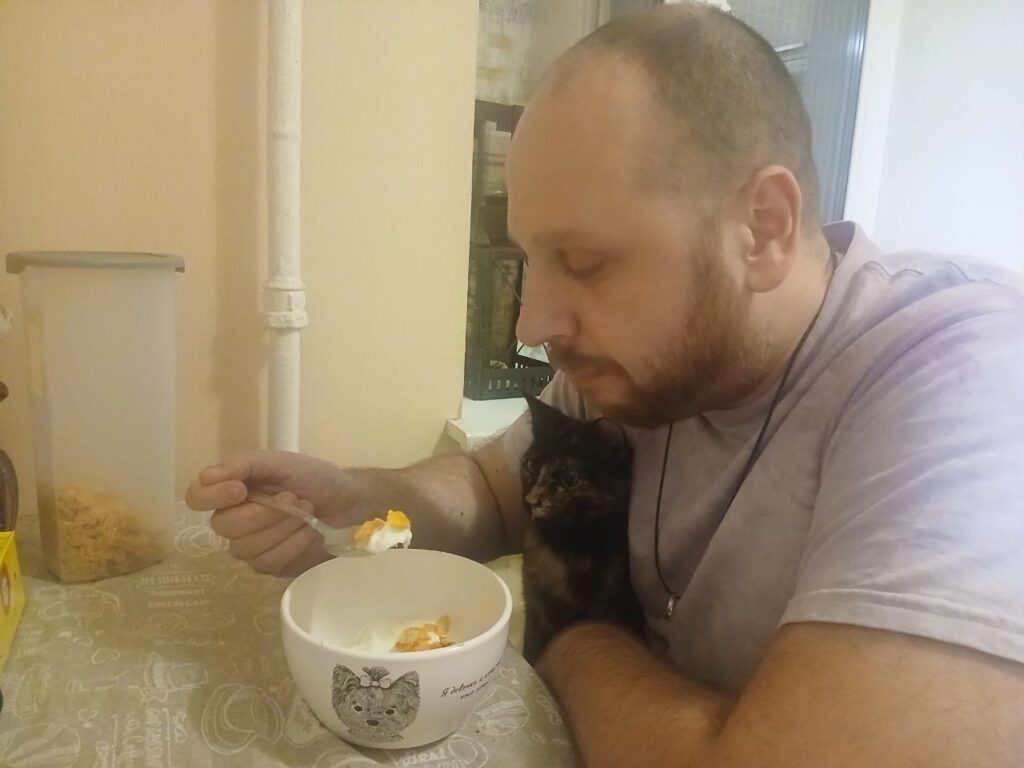 Ложечку за папу, за маму и за Машу